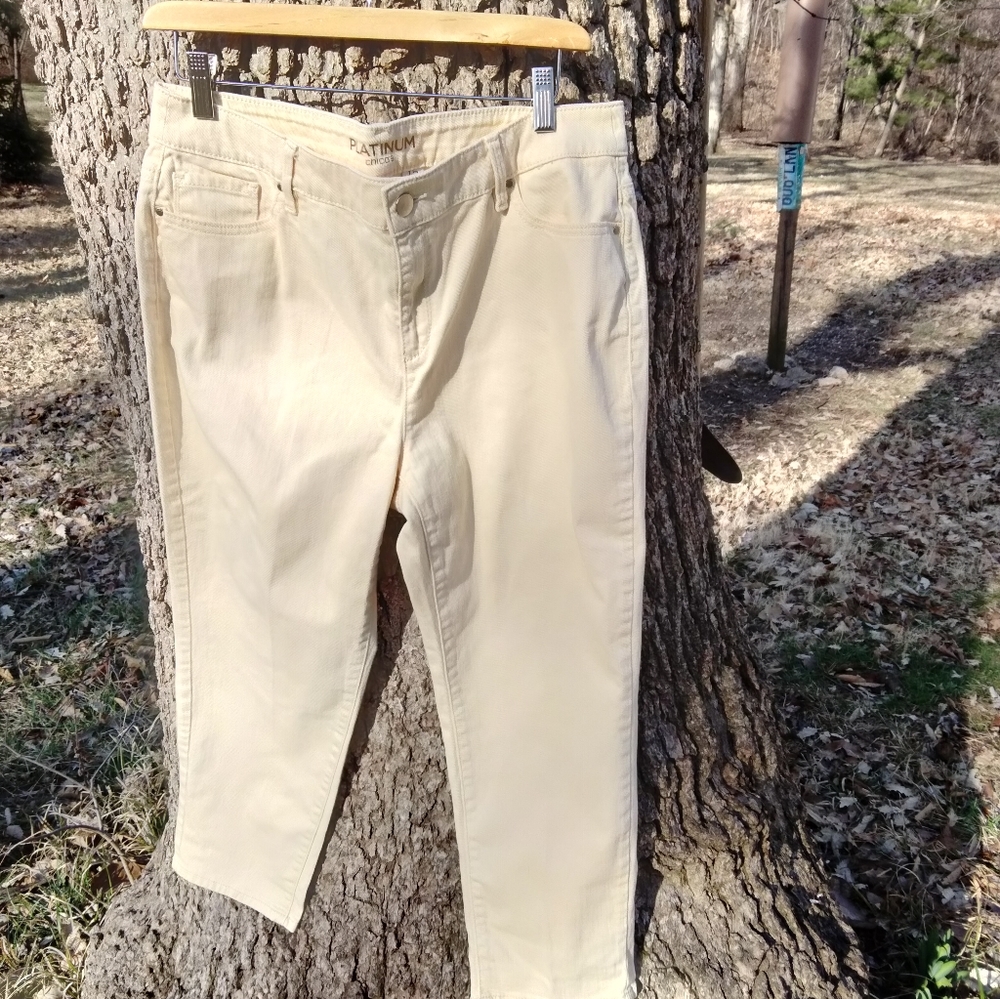 ⬇️ Price Drop!⬇️Chico's Platinum Denim Capri in size 1.5 - Picture 4 of 4